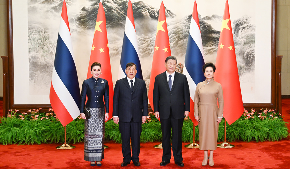 习近平会见泰国国王哇集拉隆功