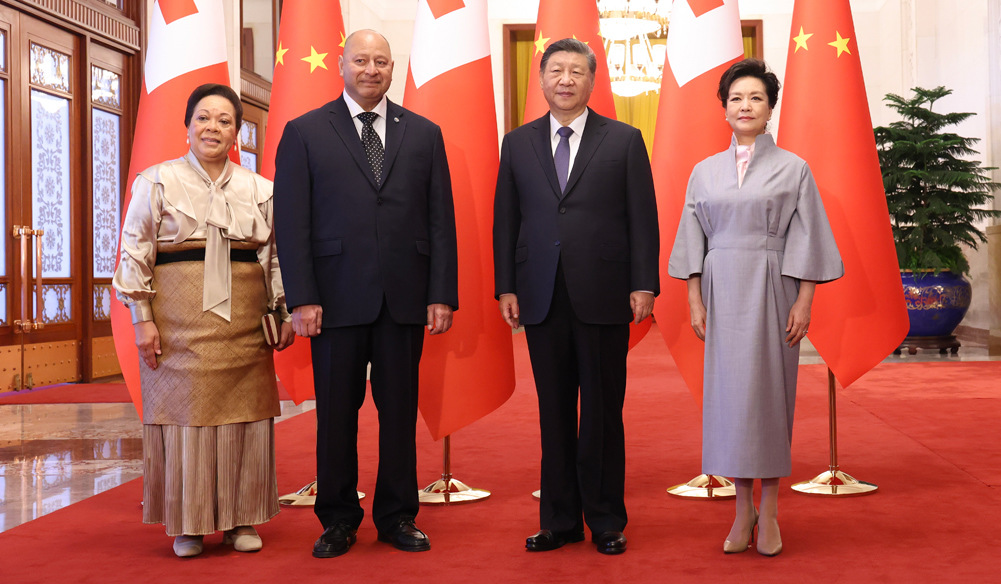 习近平会见汤加国王图普六世