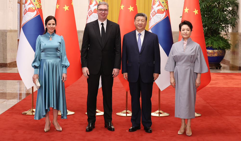习近平同塞尔维亚总统武契奇会谈