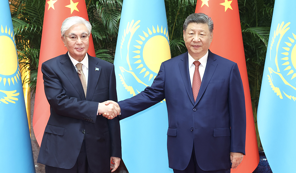 习近平会见哈萨克斯坦总统托卡耶夫