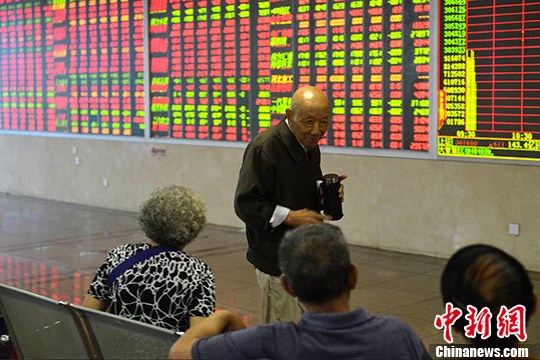 8月收官战沪指涨0.35%利好齐至地产股爆发