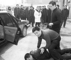 ˽�̹���α�쿳��֤�� ��������������Ϊ��թƭ