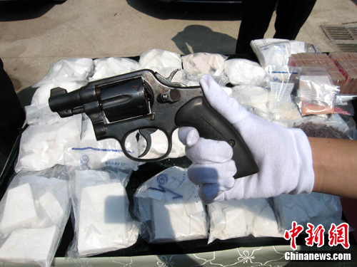 广西警方破获武装贩毒案 毒贩买枪欲杀缉毒警