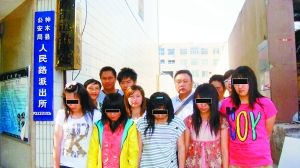 �򸾿��ƶ���ʮ��αװ��Ů�������볬������Ԫ
