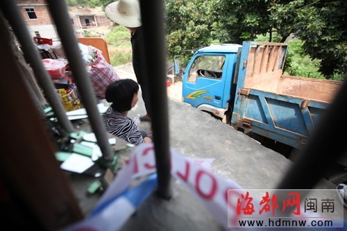 �ϰ��񷿱�ը��:����ٱ���ըҩ����ϵ�����Σ�ͼ��