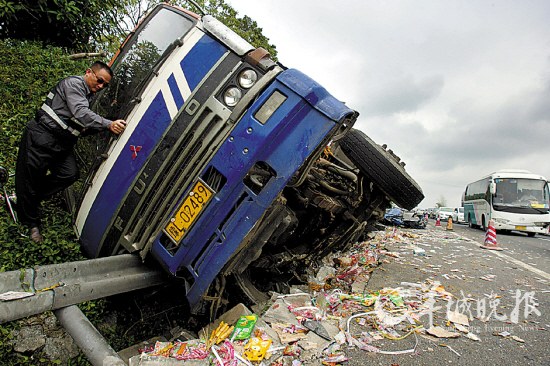 深汕高速被指路况差事故多承建方曾建坍塌桥梁