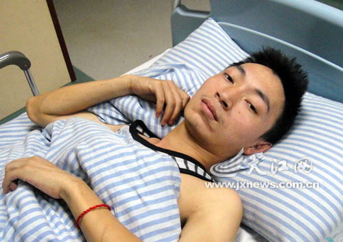 ���ѧ�����봫����¥�ԾȲ�����ʹ��·�˱���
