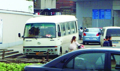 �Ͼ��ڳ�˾����Ź�򹫽�˾���Ƽ��ʱ����ǰ֪ͨ