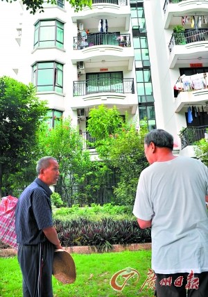 ���Ӿƺ�ͱ��Ů�����Ⱦ��챻����ǰ����ʬ�壨ͼ��