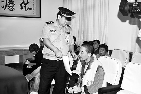 ����Ϊ��1000Ԫ�����øֹ����˰���ͷ8��Ů��