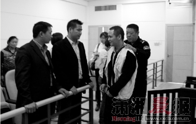 ����ײ�˺����߶�����·��һ���й���ɱ��