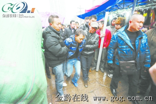 ���ӵ���ǿ��·�˽��������ӭ���С���������