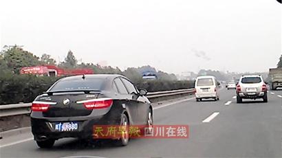 24岁男高速驾车光盘遮牌号被交警警告疯狂逃窜
