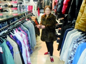 �����ջ�ֶŮ���̳�͵�·����̾У�ͼ��