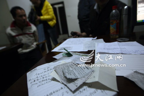 “碰瓷哥”敲诈未果感觉被司机藐视报警称被撞