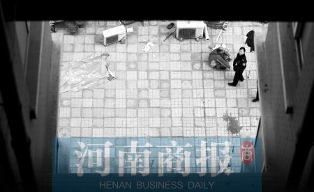 老太因家庭吵架抱着满月婴儿跳楼身亡(图)