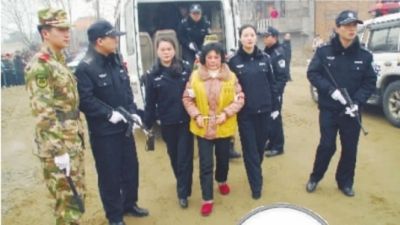 50岁女子怀疑老伴有外遇杀死爷孙两人伪造现场