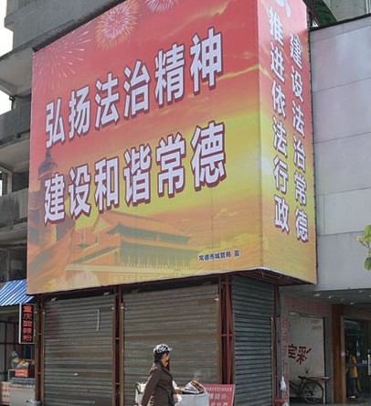 �ǹܽ����Υ�½��������ɻ�Ӧ��ϵ��ʱ������ͼ��