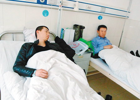 豪车闹市区逆行狂奔撞伤3名交警后逃逸(图)