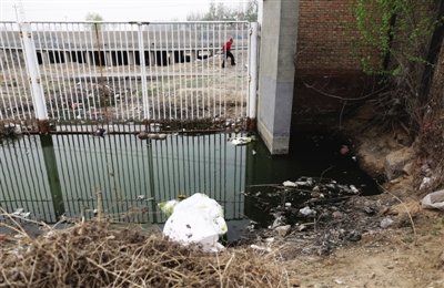 Ů��ѧ��ʧ��2���º�ʬ����У��ˮ�����֣�ͼ��