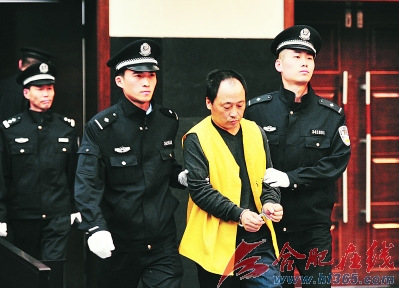“协警被碾”案开审检方指控被告犯故意伤害罪