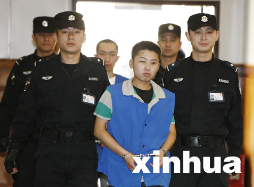 武汉建行爆炸案开庭主犯称遭胁迫手抖引爆炸药