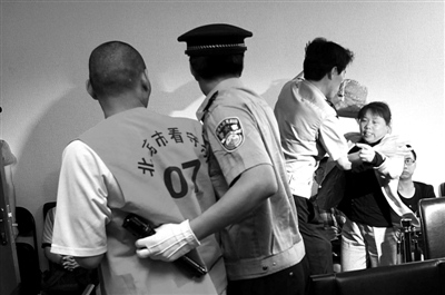男子自认遭言语歧视掐死超市女孩后将其肢解(图)