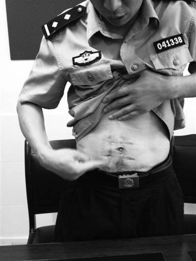 媒体还原云南缉毒警血色生活:有人不堪压力自焚