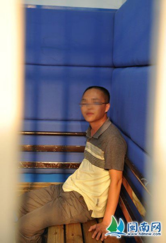 男子因失恋夜盗11辆奔驰车车标泄愤(图)