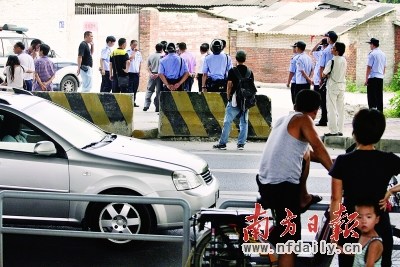 工商局执法遭数十名村民暴力抗法村长带头打砸