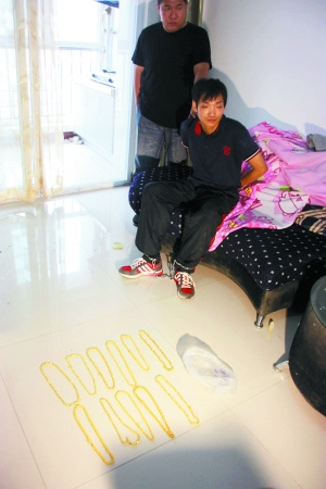 北京黄金抢劫案细节:嫌犯得手后换装弃车逃跑
