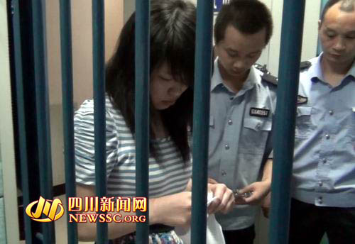 女子骑电瓶车违规不服处罚下狠口咬伤协警被拘