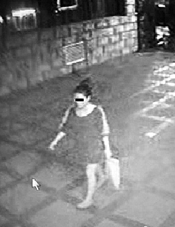 女贼潜入足浴店换员工服再偷钱店老板网络通缉