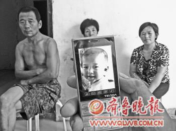 精神病患挥刀砍杀1岁半亲生女称见其快乐很烦躁
