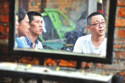 男子违规开出租为妻筹钱治病拖行交警获缓刑