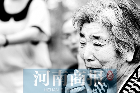 男子月入上万不愿赡养母亲称一眼都不会去看她