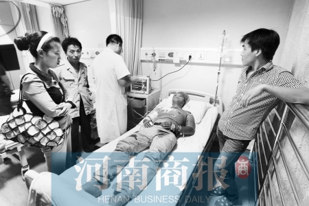 准新郎街头猛追抢包贼被连刺三刀(图)