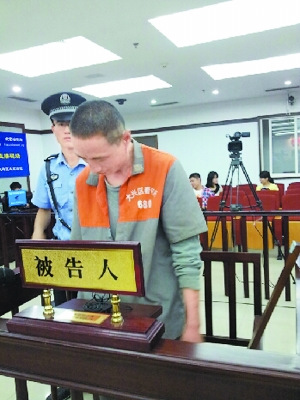 男子酒后持刀砍伤朋友称系帮其自杀(图)