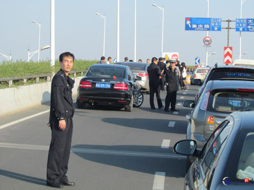 南京发生枪击事件三人向奥迪连开三枪(图)