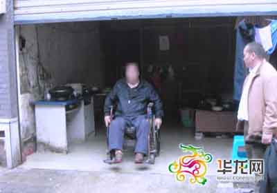 男子患风湿病拿海洛因镇痛无钱买药坐轮椅贩毒