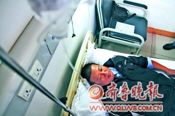 婚车闯红灯致交警受伤伤者帮解释“不是故意的”
