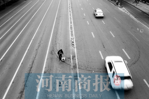 郑州近九成环卫人员为临时工无人身意外保险