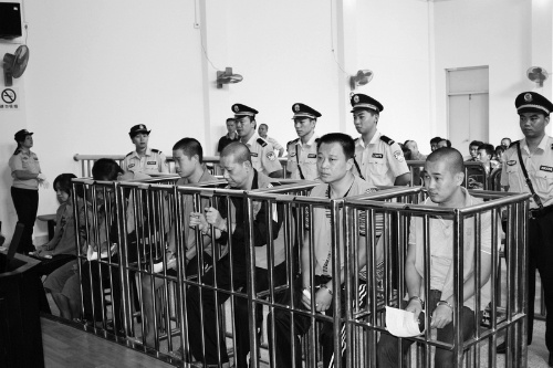 广东潮州宣判一起特大制售假烟案7人获刑(图)