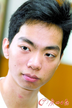 深夜听到呼叫声90后大学生赤脚擒贼负伤(图)