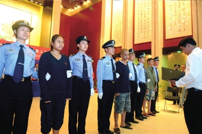 中国警方移交6名泰籍跨国电信诈骗嫌疑人（图）