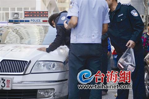 男子身上藏仿真枪被民警逮住称拿回家打鸟(图)