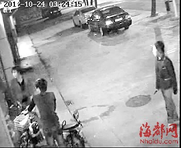 11名偷车少年持刀对峙保安均辍学常混网吧(图)