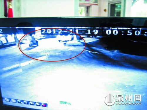 3盗贼凌晨用62秒偷走轿车监控拍下全过程(图)