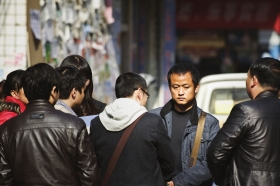 妻子嫌家庭条件不好卖掉儿子丈夫苦寻无果(图)