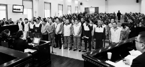 温州审特大涉黑案件嫌犯曾把枪放到派出所门口